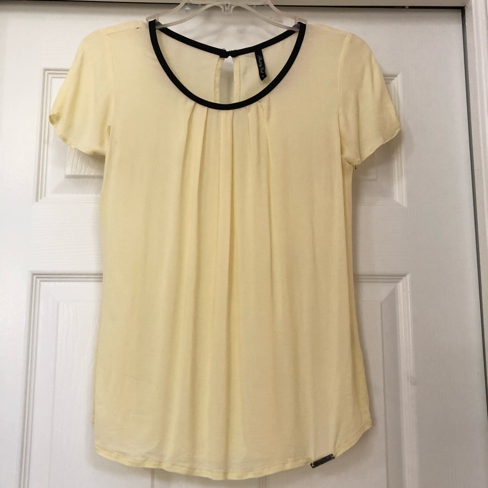 “Pretty Girl” Brand Yellow Short Sleeve Blouse